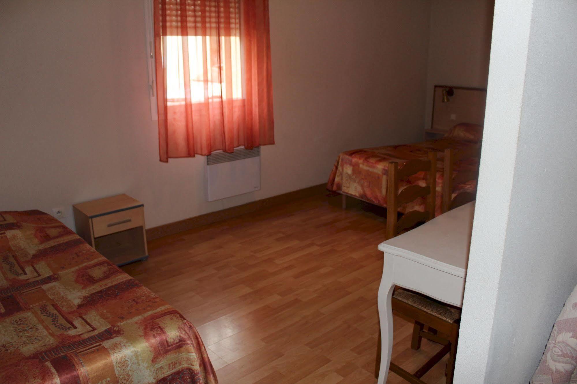 Le Phenix Hotel Castillon la Bataille Bagian luar foto